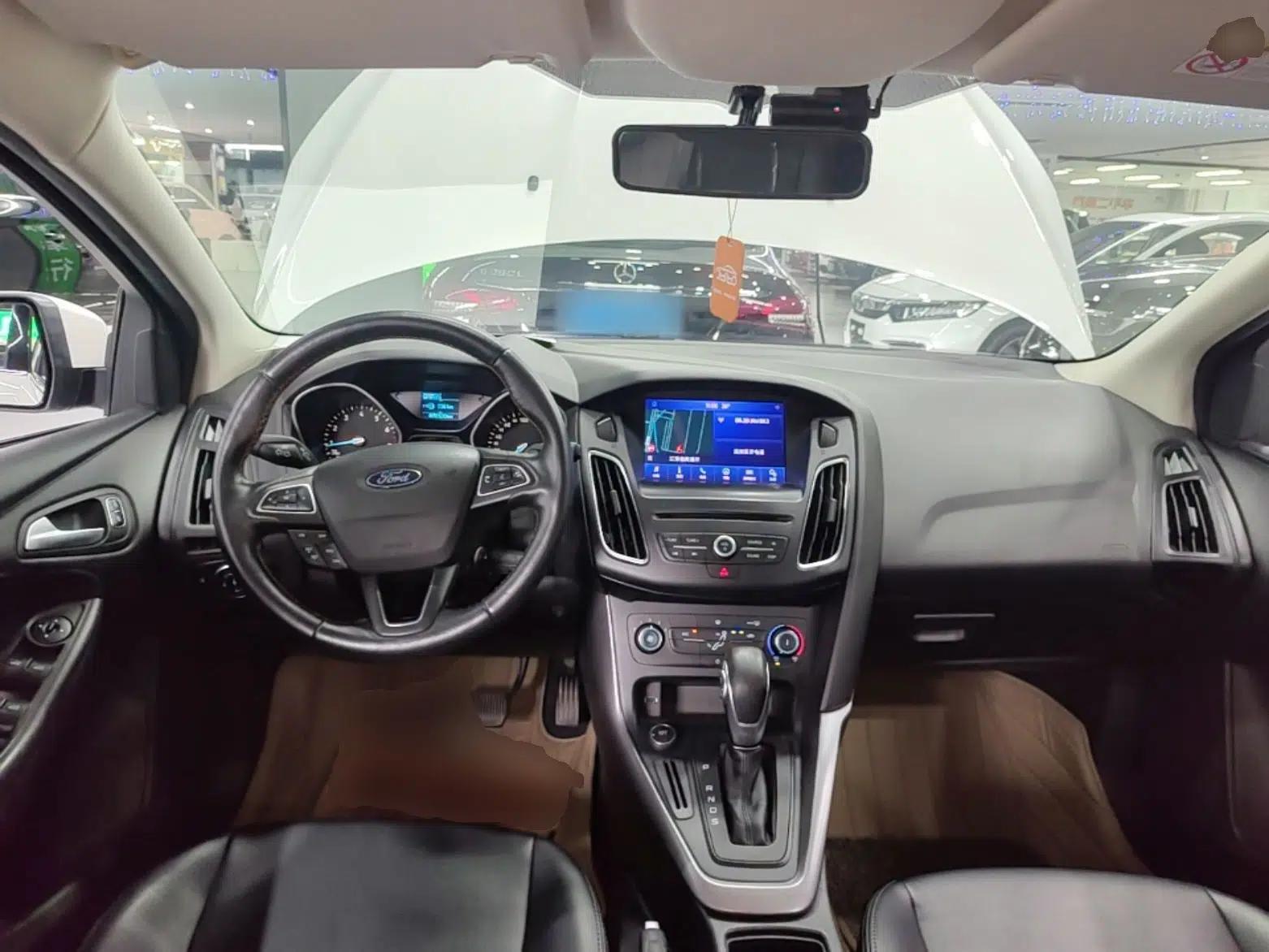 Ford Focus 2018 Hatchback Classic 1.6L Automatic Comfort Plus SmartDrive Edition — миниатюра 12