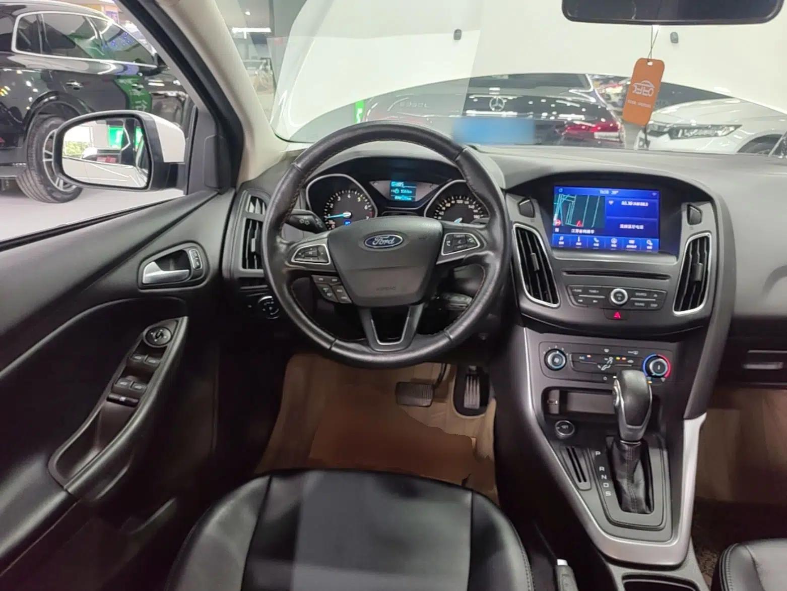 Ford Focus 2018 Hatchback Classic 1.6L Automatic Comfort Plus SmartDrive Edition — миниатюра 13