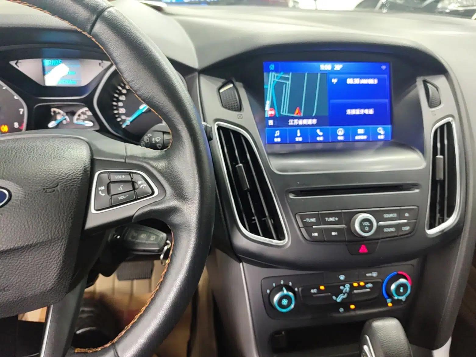 Ford Focus 2018 Hatchback Classic 1.6L Automatic Comfort Plus SmartDrive Edition — миниатюра 15