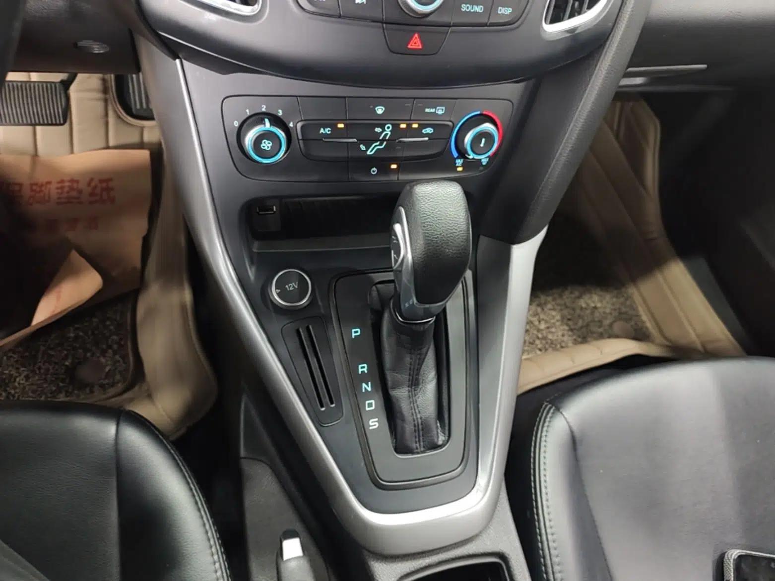 Ford Focus 2018 Hatchback Classic 1.6L Automatic Comfort Plus SmartDrive Edition — миниатюра 16