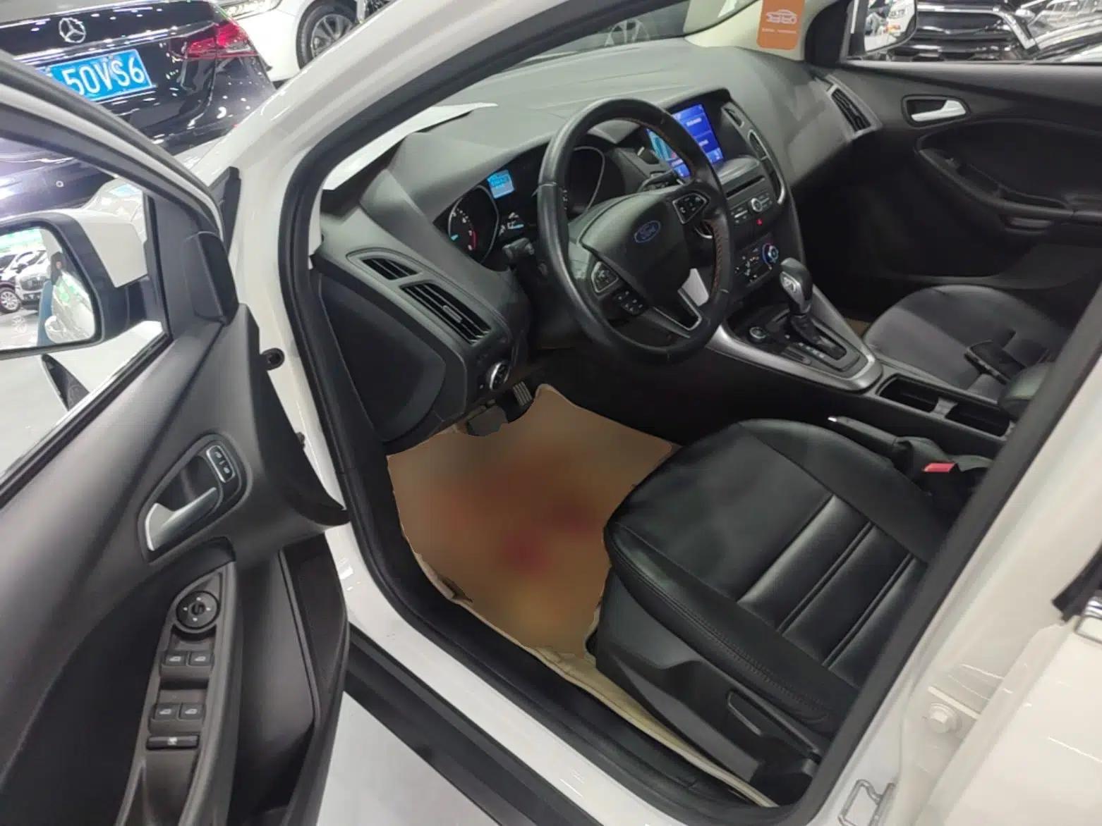 Ford Focus 2018 Hatchback Classic 1.6L Automatic Comfort Plus SmartDrive Edition — миниатюра 18