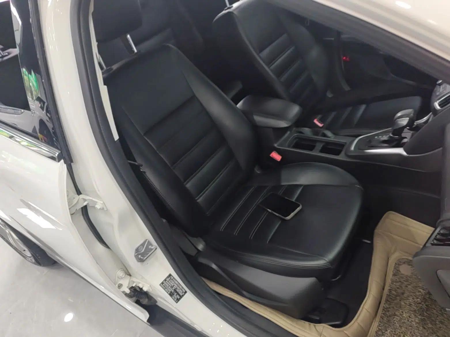 Ford Focus 2018 Hatchback Classic 1.6L Automatic Comfort Plus SmartDrive Edition — миниатюра 19