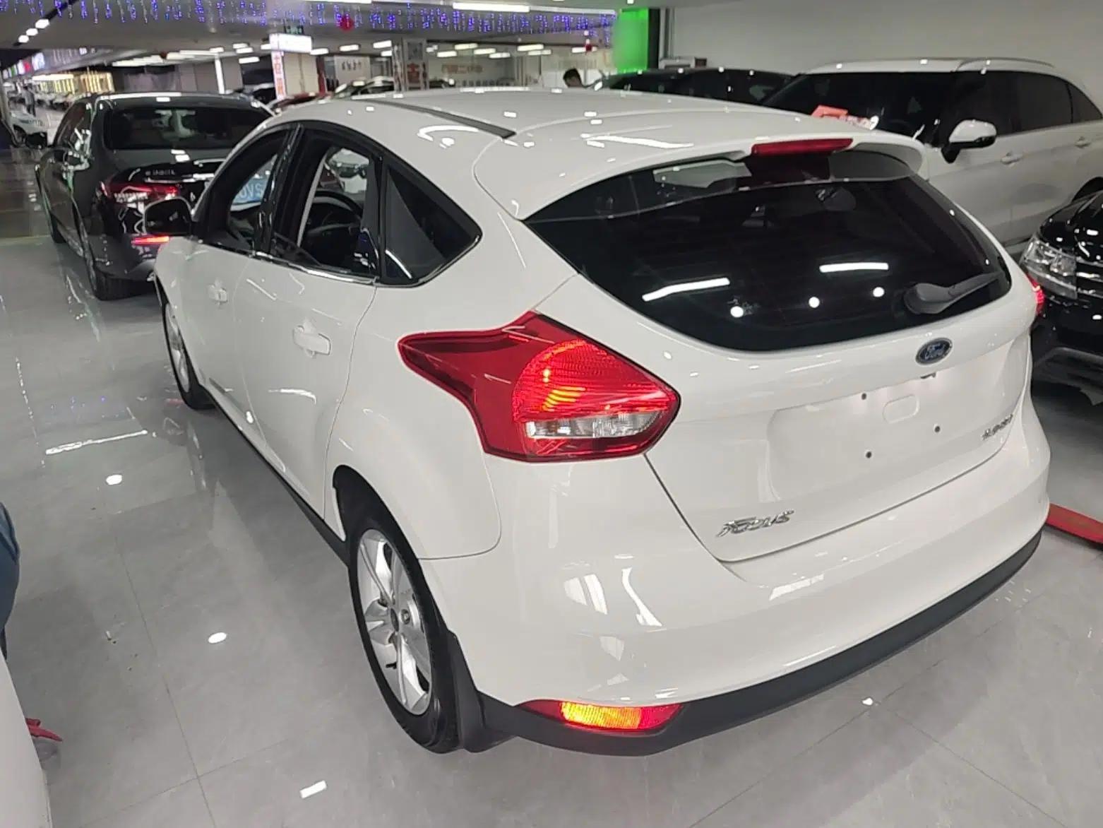 Ford Focus 2018 Hatchback Classic 1.6L Automatic Comfort Plus SmartDrive Edition — миниатюра 4