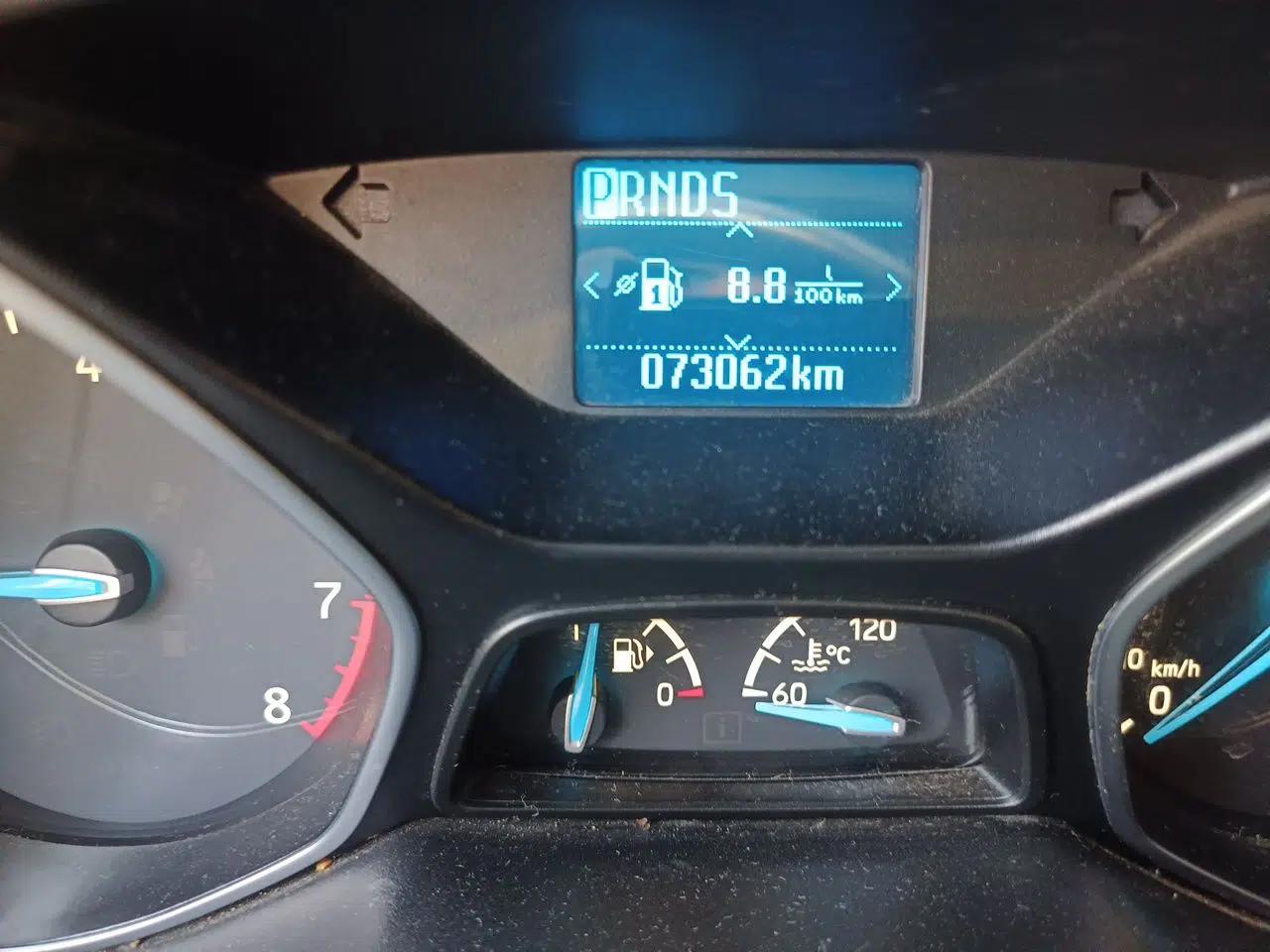 Ford Focus 2017 Sedan 1.6L Automatic Fashion Edition Smart Drive Version — миниатюра 12