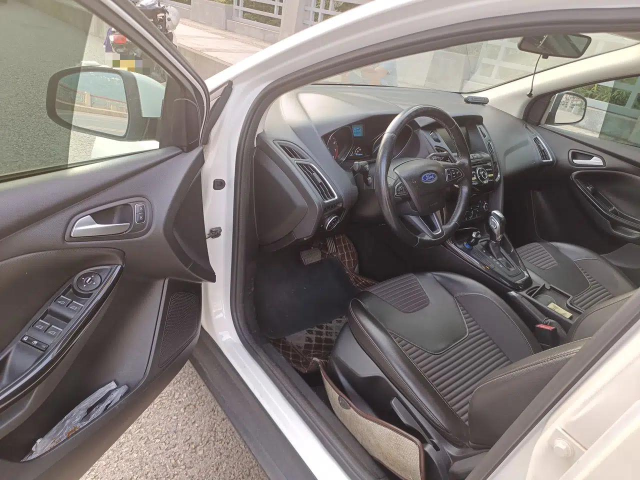 Ford Focus 2017 Sedan 1.6L Automatic Fashion Edition Smart Drive Version — миниатюра 16