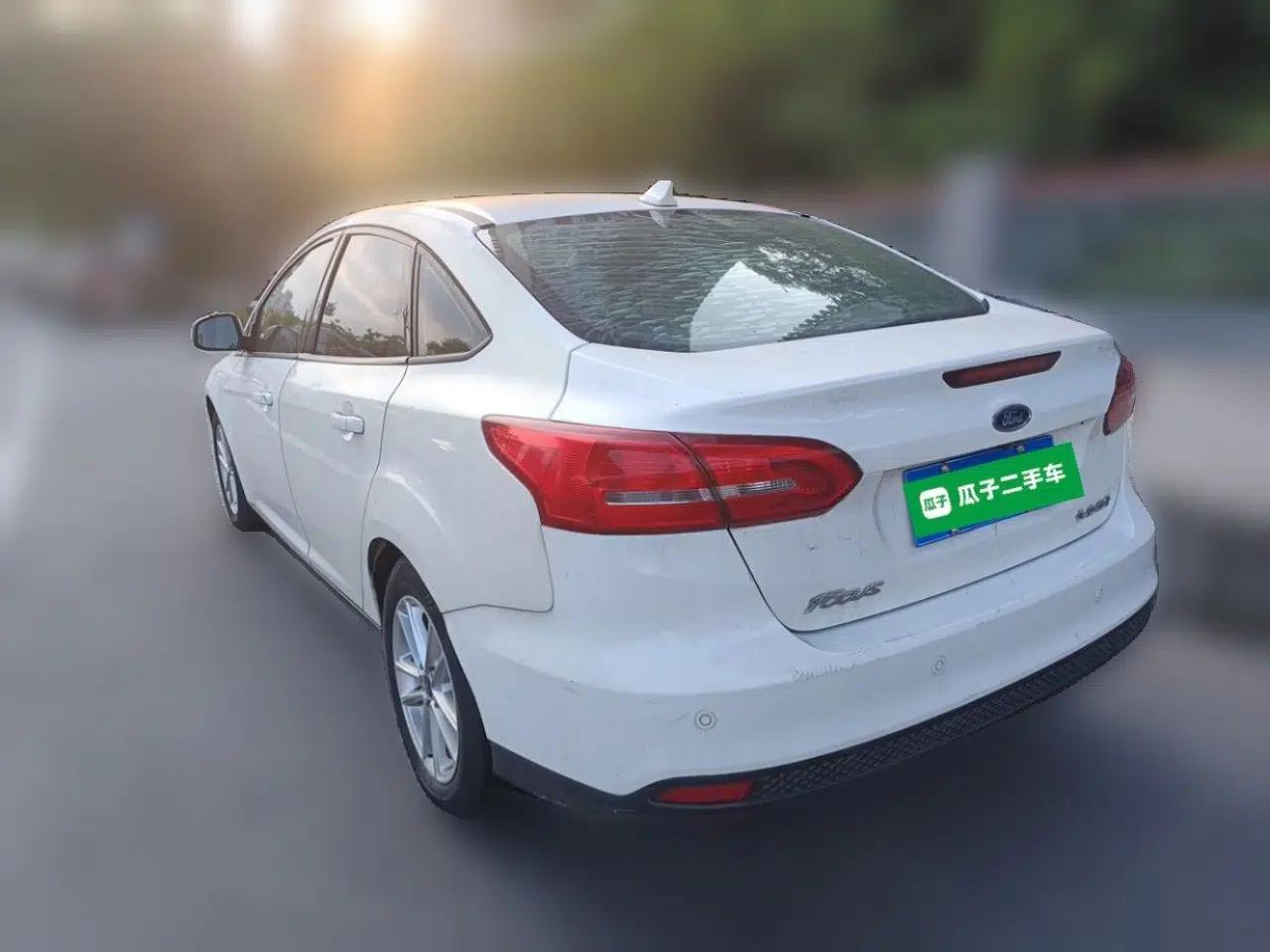 Ford Focus 2017 Sedan 1.6L Automatic Fashion Edition Smart Drive Version — миниатюра 4