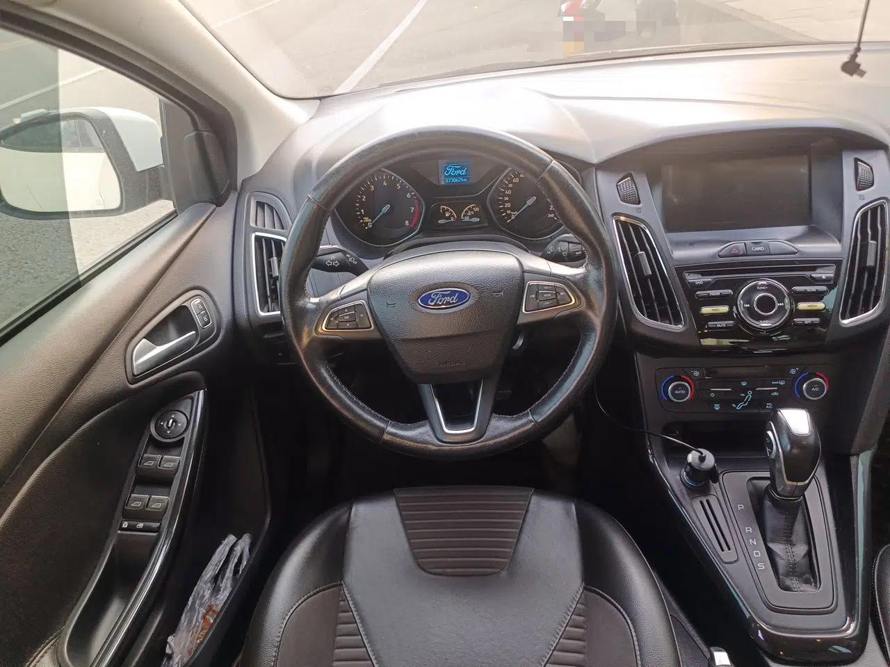Ford Focus 2017 Sedan 1.6L Automatic Fashion Edition Smart Drive Version — миниатюра 10