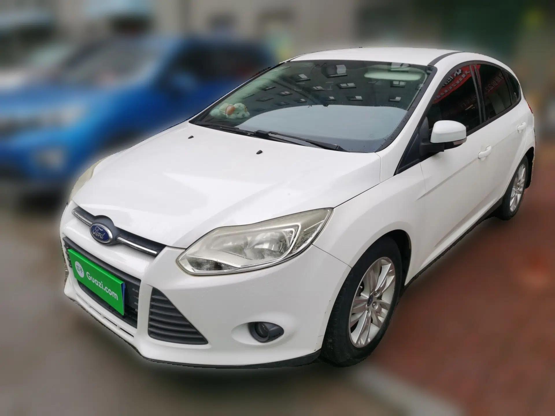 Ford Focus 2012 Hatchback 1.6L Automatic Comfort Model — миниатюра 1