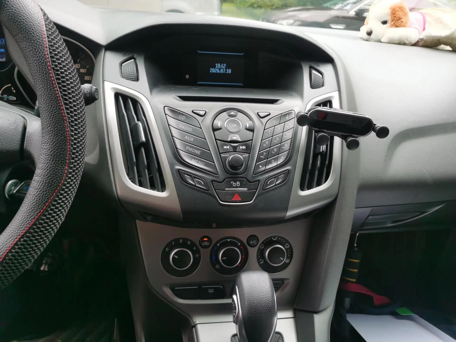 Ford Focus 2012 Hatchback 1.6L Automatic Comfort Model — миниатюра 13