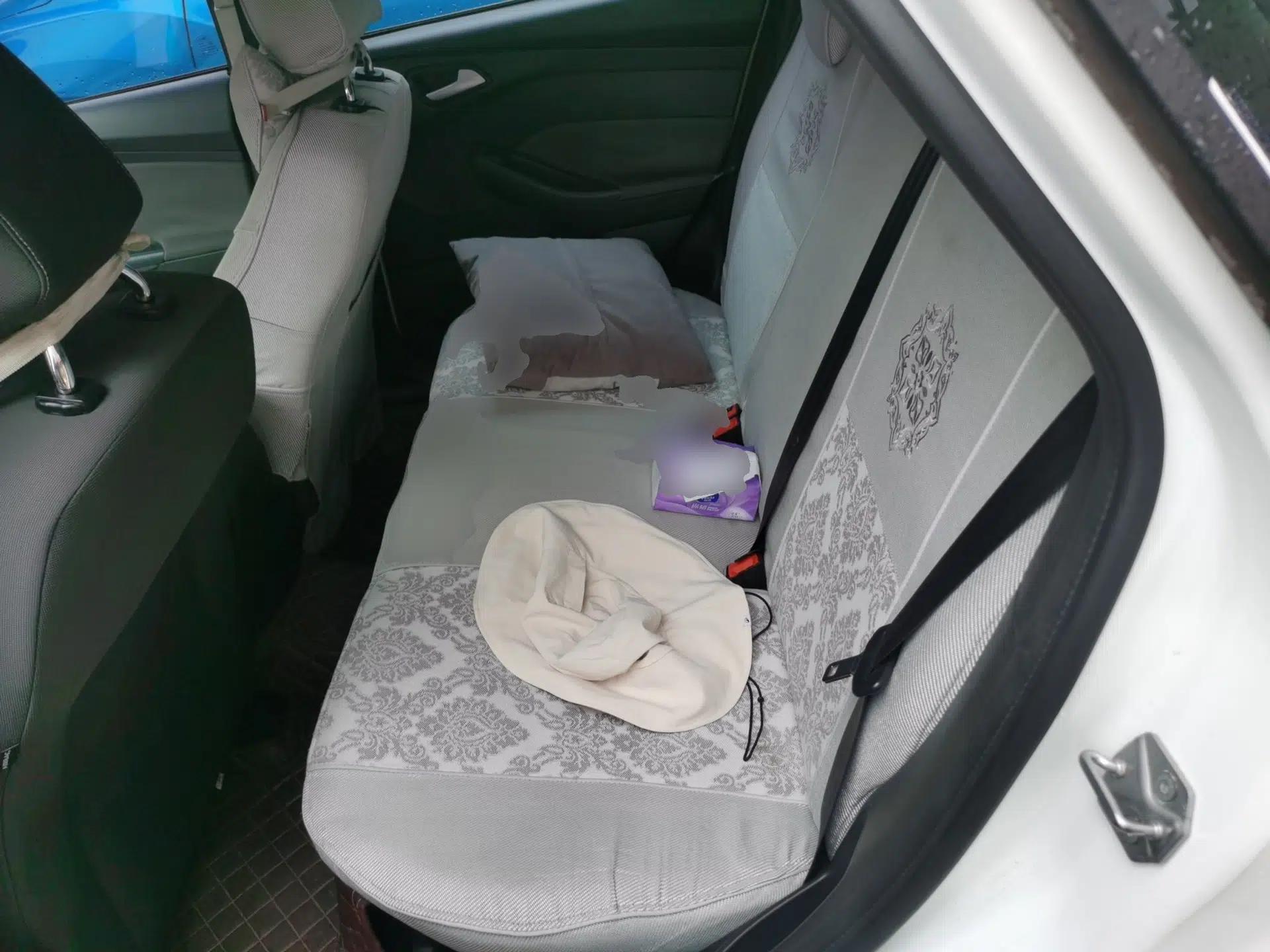 Ford Focus 2012 Hatchback 1.6L Automatic Comfort Model — миниатюра 17