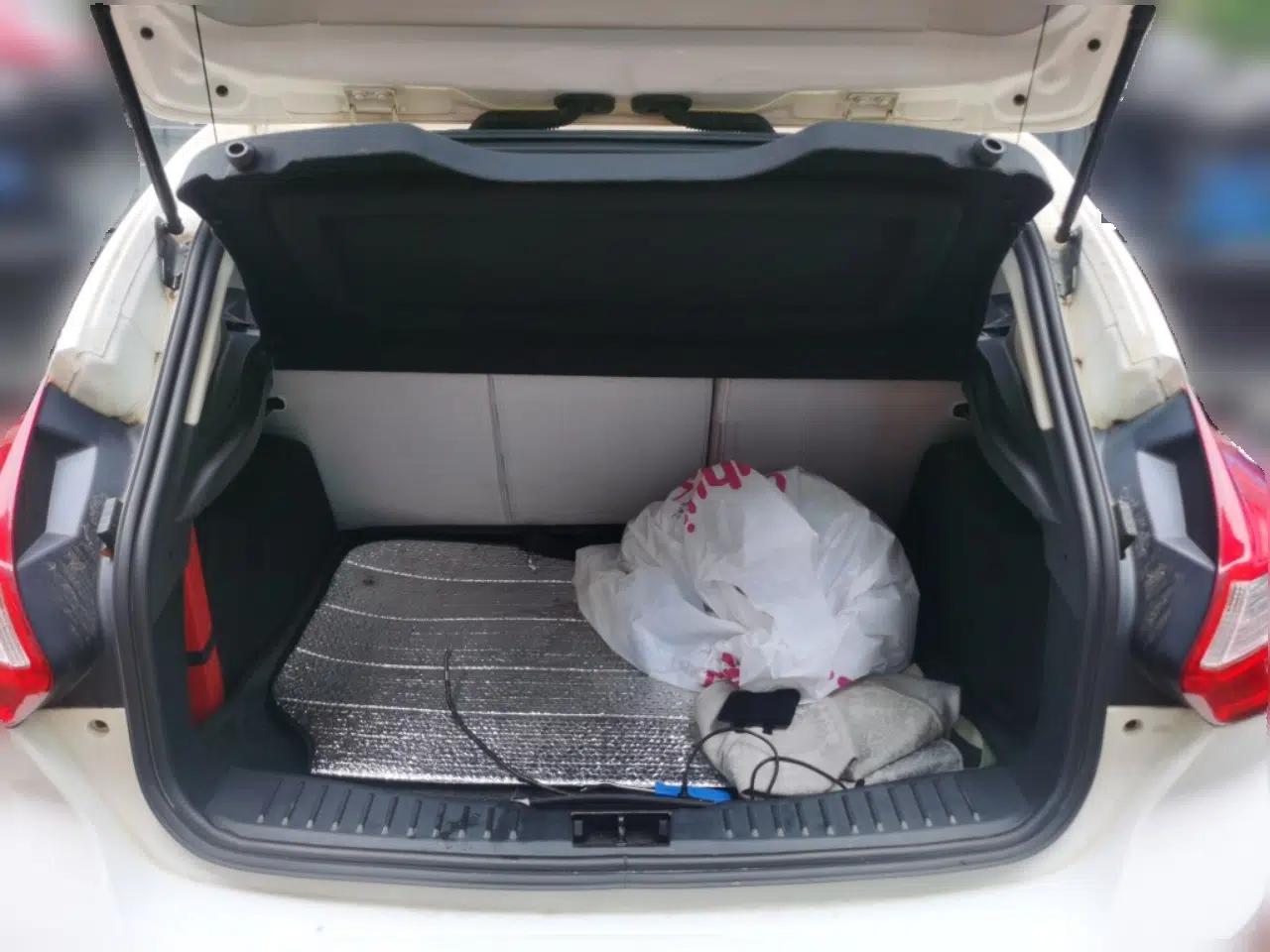 Ford Focus 2012 Hatchback 1.6L Automatic Comfort Model — миниатюра 19