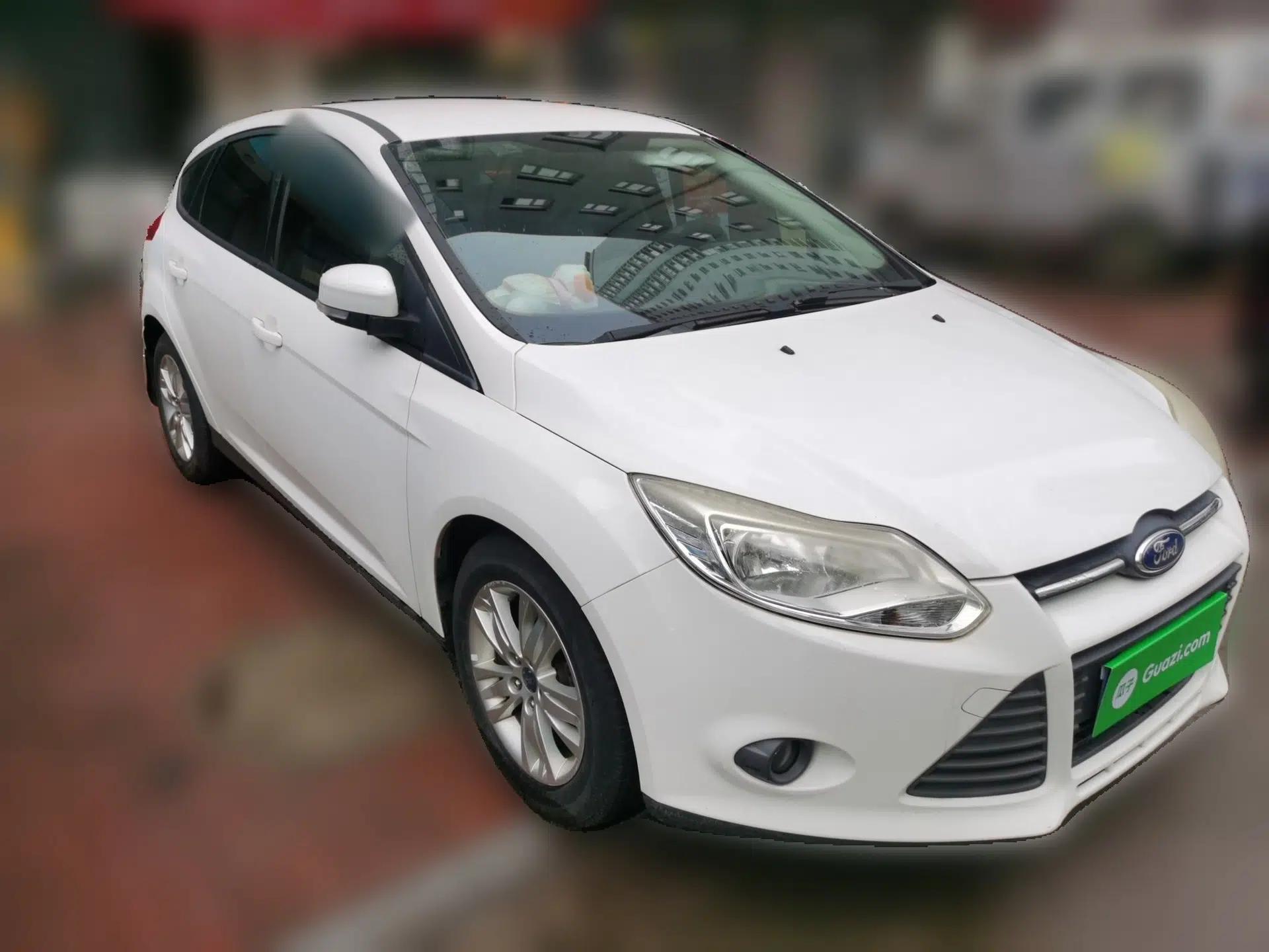 Ford Focus 2012 Hatchback 1.6L Automatic Comfort Model — миниатюра 3