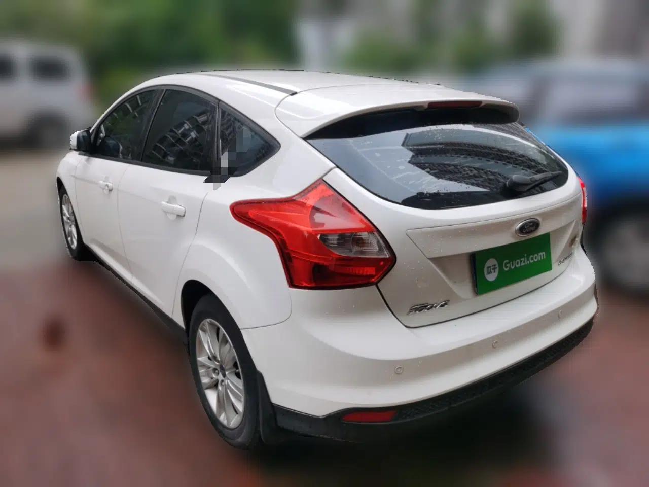 Ford Focus 2012 Hatchback 1.6L Automatic Comfort Model — миниатюра 4