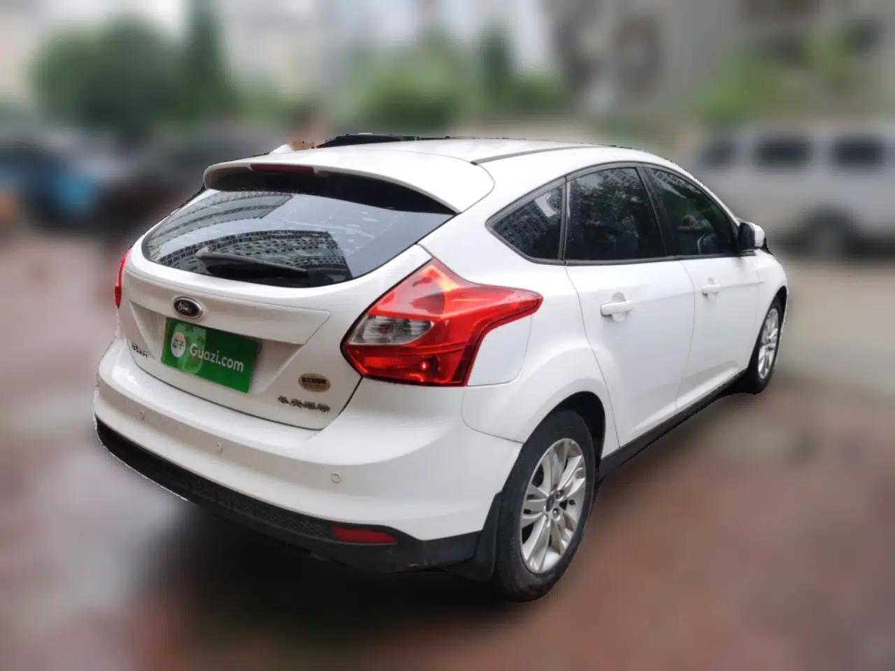 Ford Focus 2012 Hatchback 1.6L Automatic Comfort Model — миниатюра 6