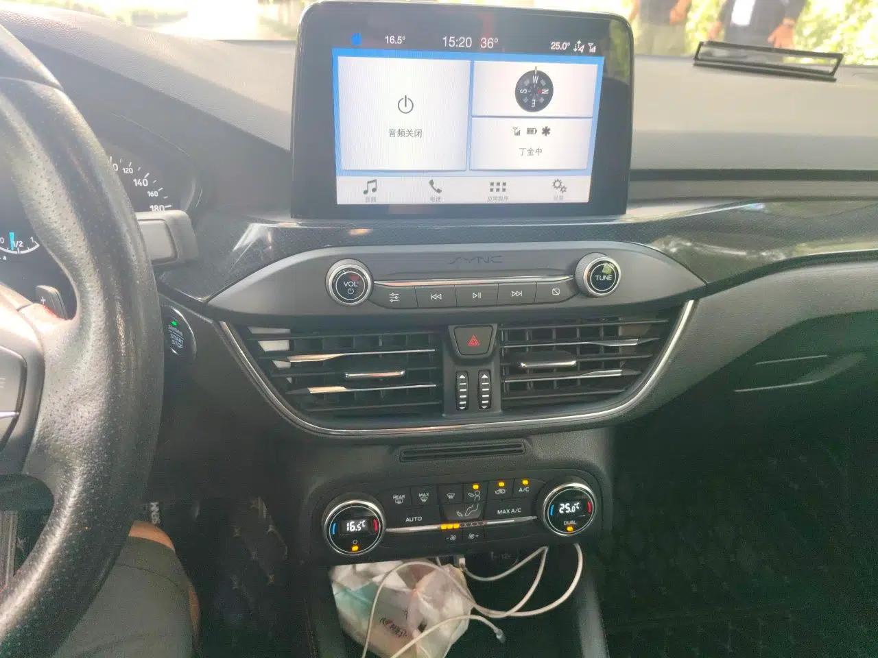 Ford Focus 2019 Sedan EcoBoost 180 Automatic ST Line — миниатюра 13