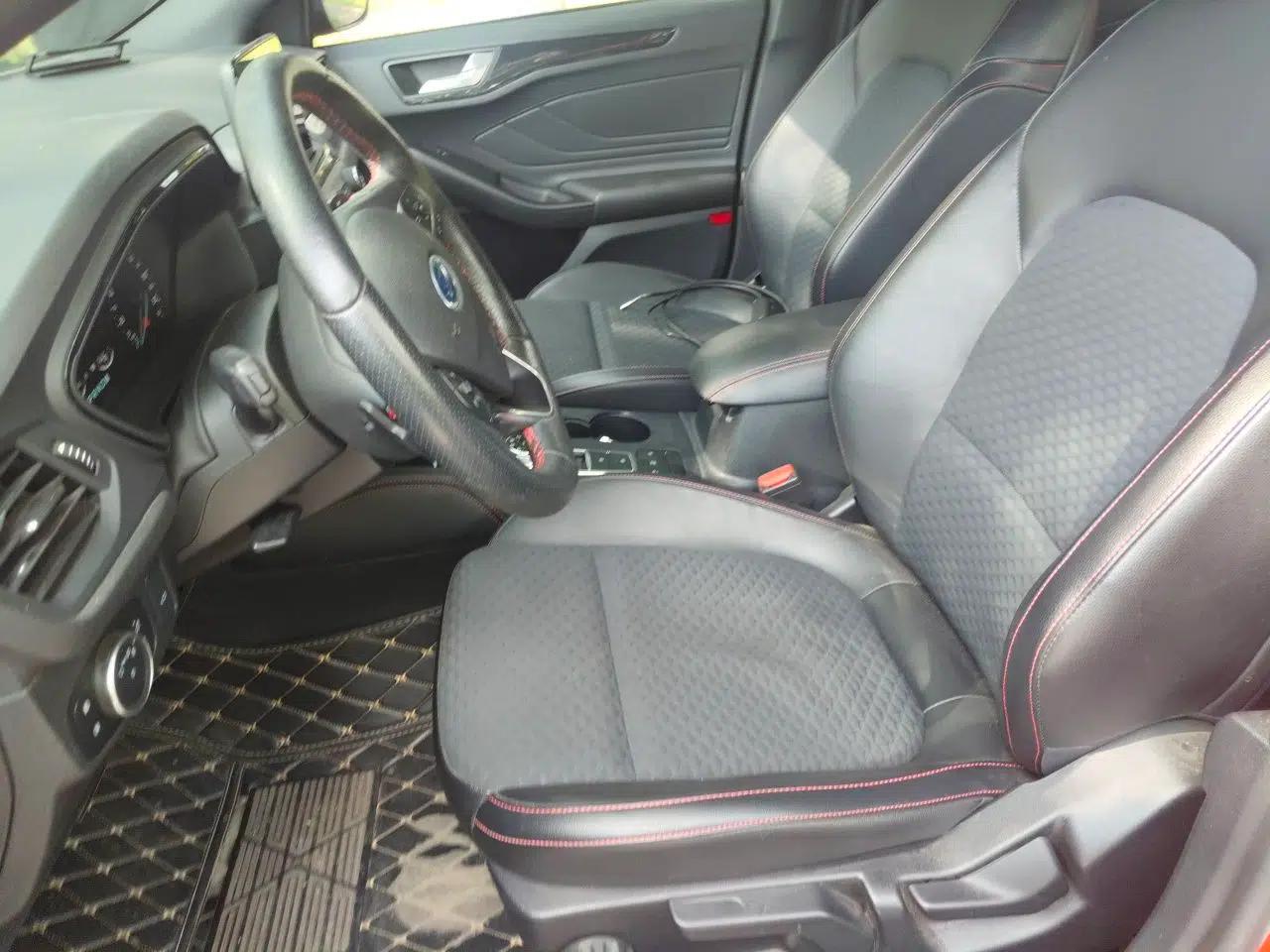 Ford Focus 2019 Sedan EcoBoost 180 Automatic ST Line — миниатюра 15