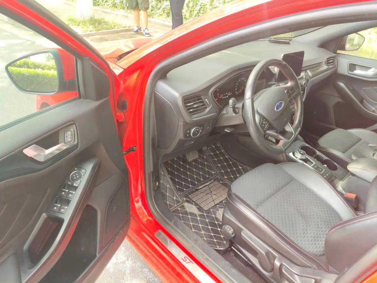Ford Focus 2019 Sedan EcoBoost 180 Automatic ST Line — миниатюра 16