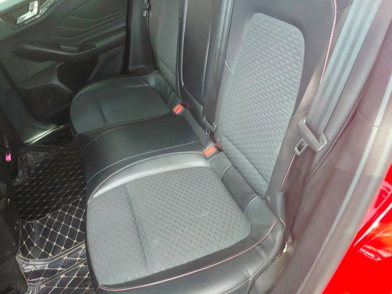 Ford Focus 2019 Sedan EcoBoost 180 Automatic ST Line — миниатюра 17