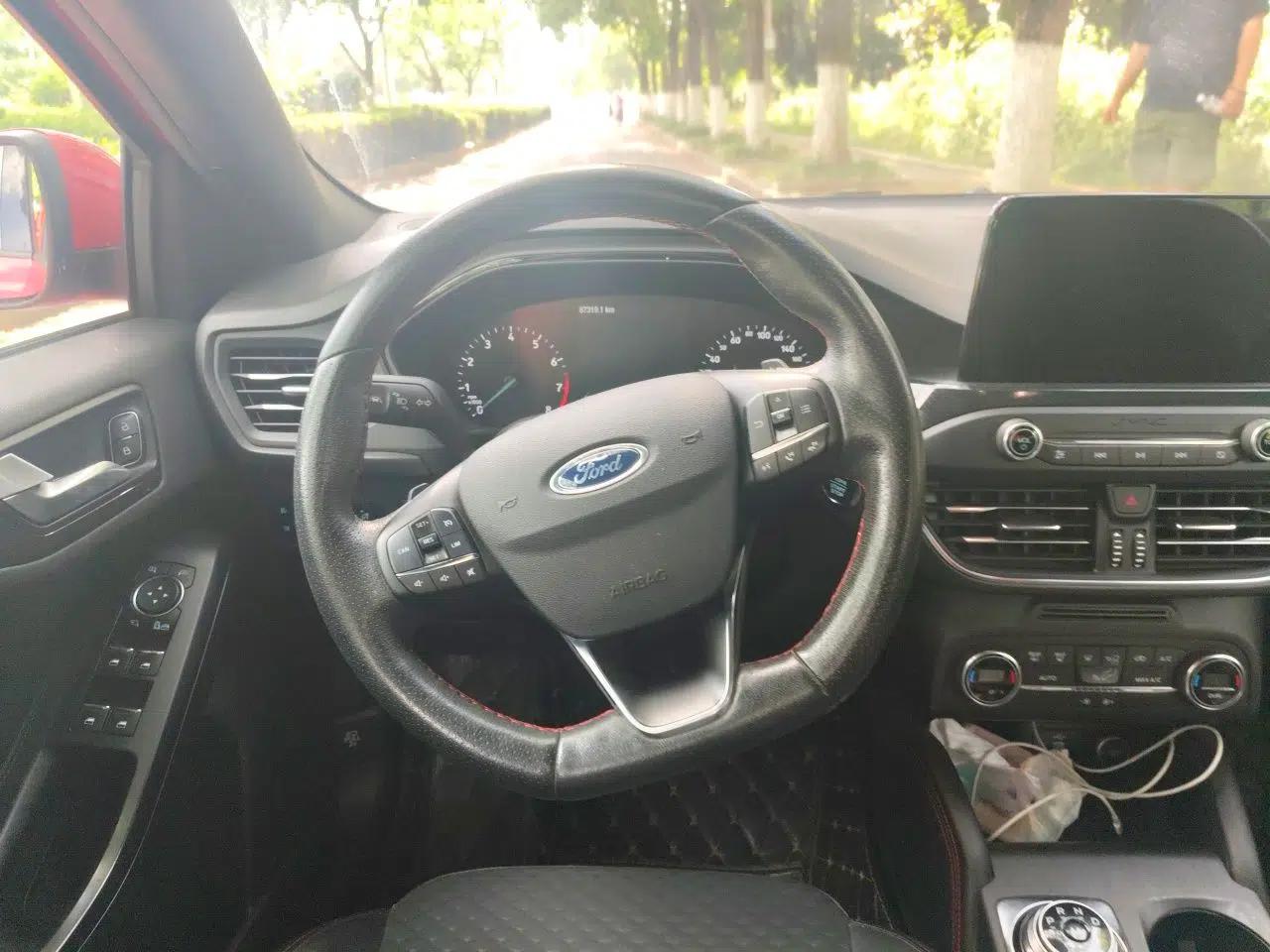Ford Focus 2019 Sedan EcoBoost 180 Automatic ST Line — миниатюра 10