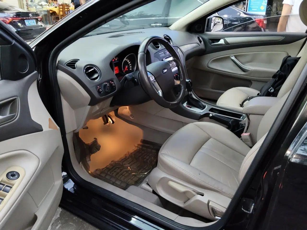 Ford Mondeo 2011 2.3L Fashion Edition — миниатюра 16