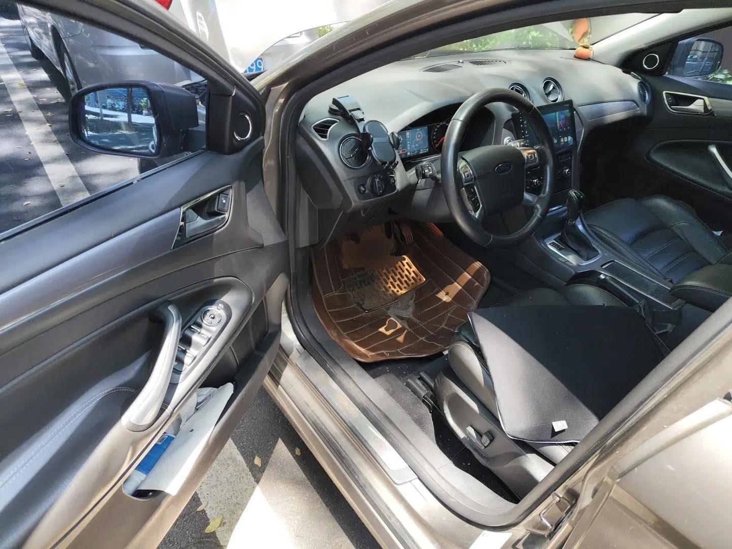 Ford Mondeo 2011 2.0L GTDi240 Luxury Sport Navigation Edition — миниатюра 16