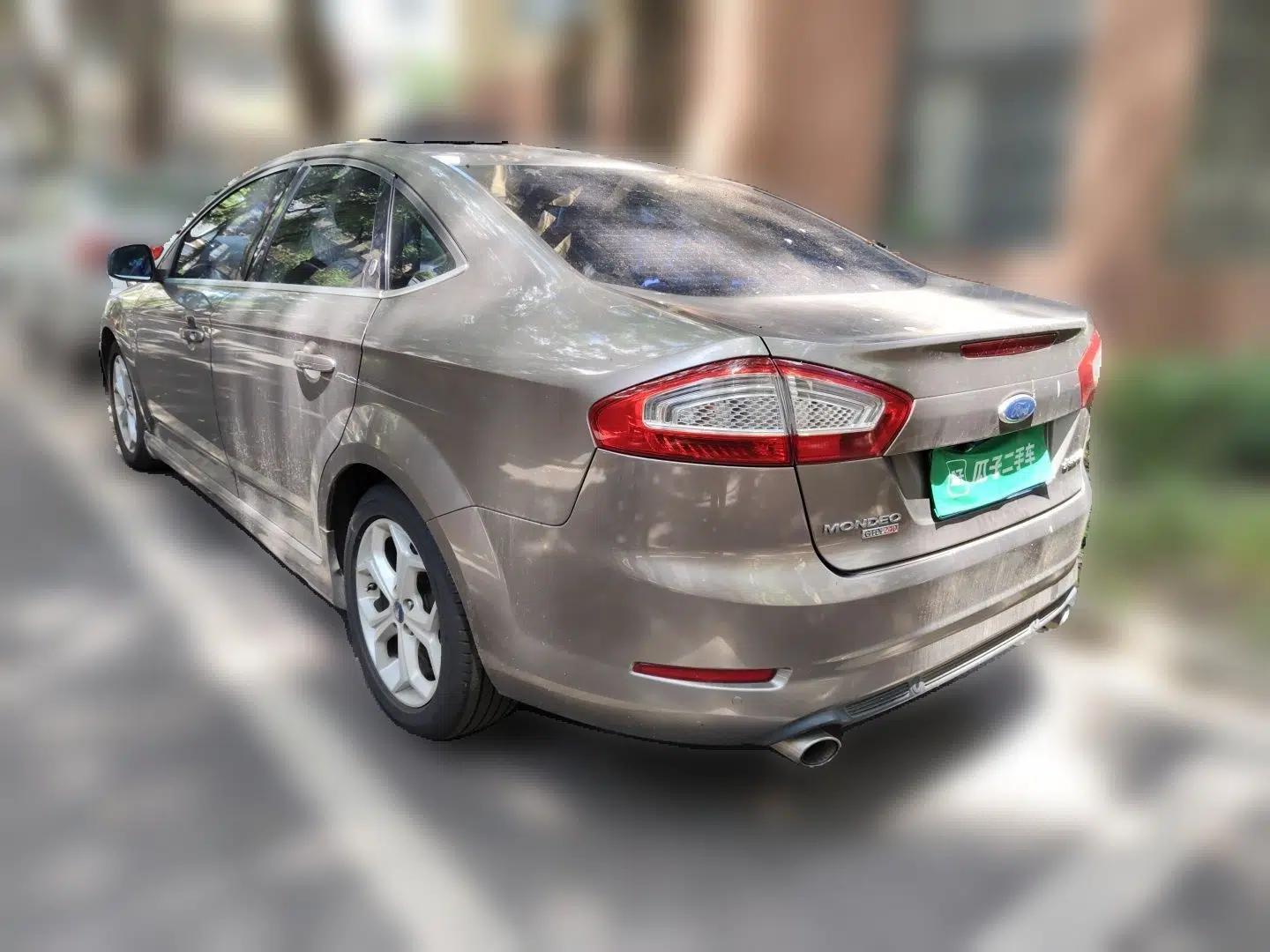 Ford Mondeo 2011 2.0L GTDi240 Luxury Sport Navigation Edition — миниатюра 4