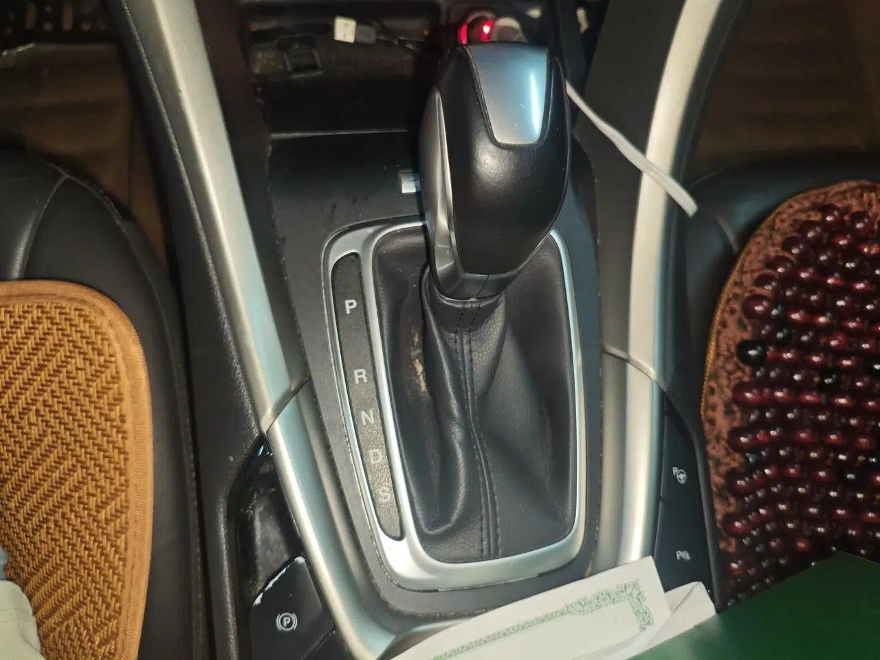 Ford Mondeo 2013 2.0L GTDi 200 Luxury Model — миниатюра 11