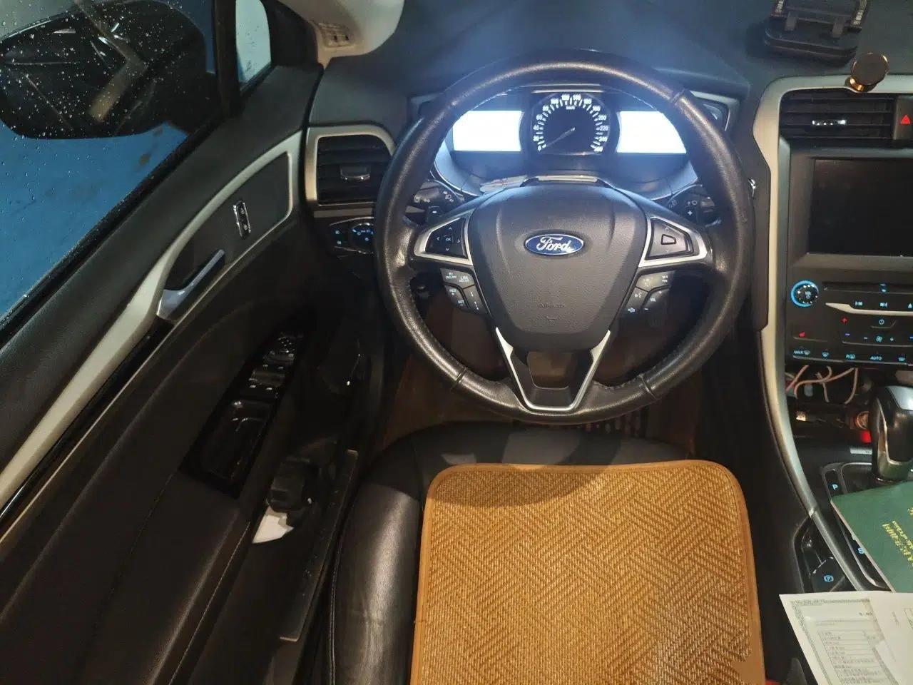 Ford Mondeo 2013 2.0L GTDi 200 Luxury Model — миниатюра 7
