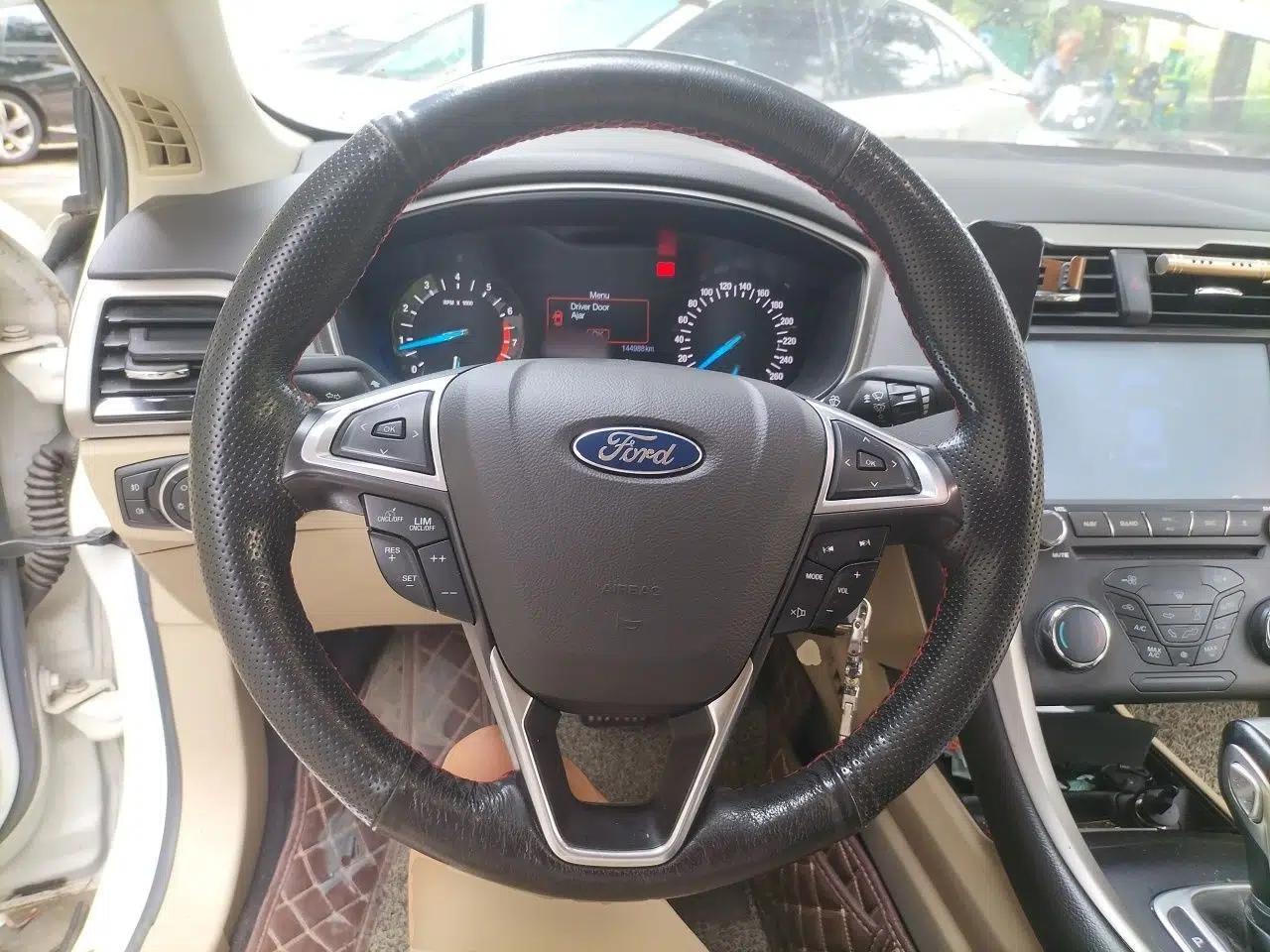 Ford Mondeo 2013 1.5L GTDi180 Fashion Edition — миниатюра 10
