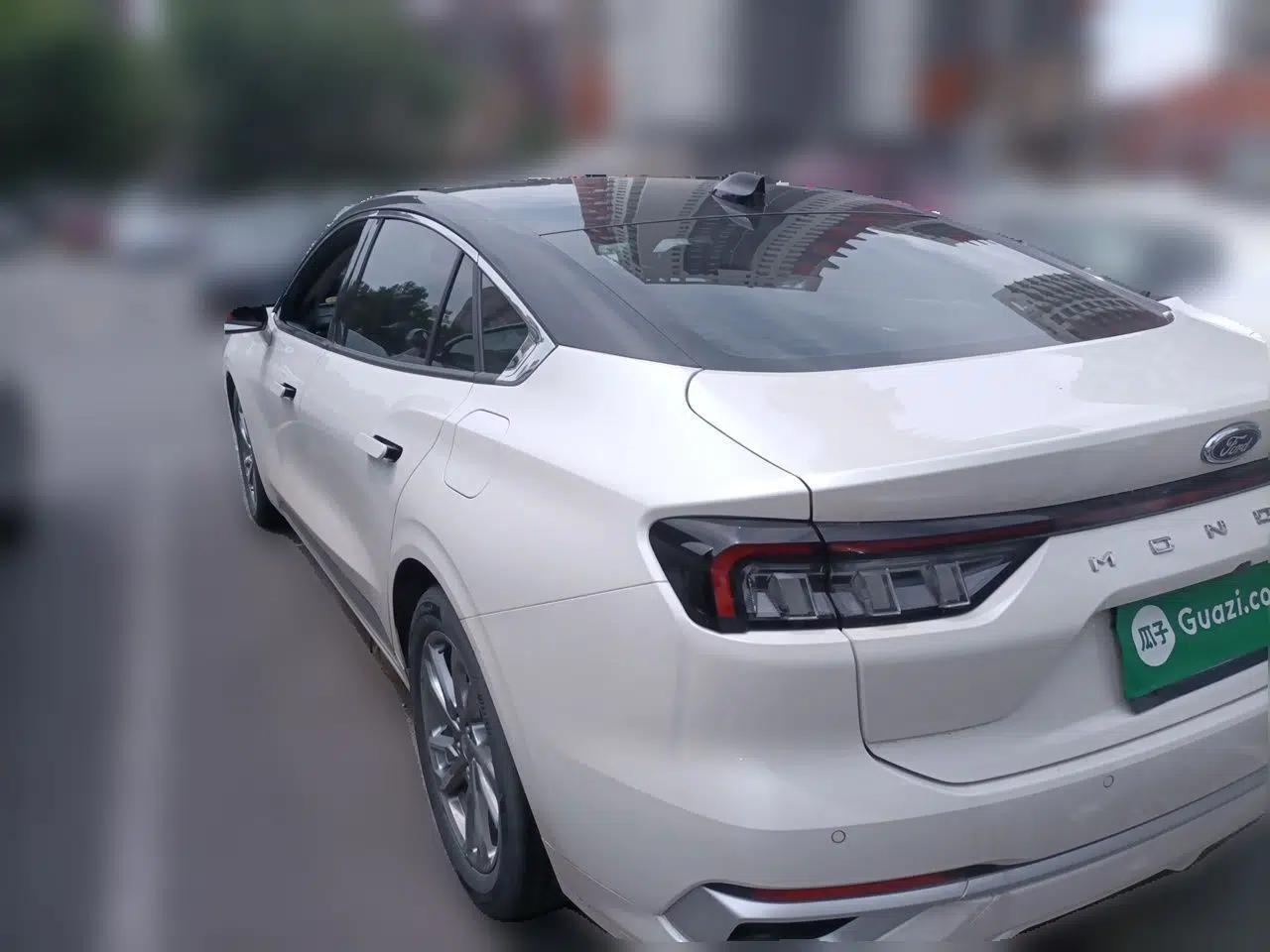 Ford Mondeo 2023 EcoBoost 245 Luxury Model — миниатюра 4