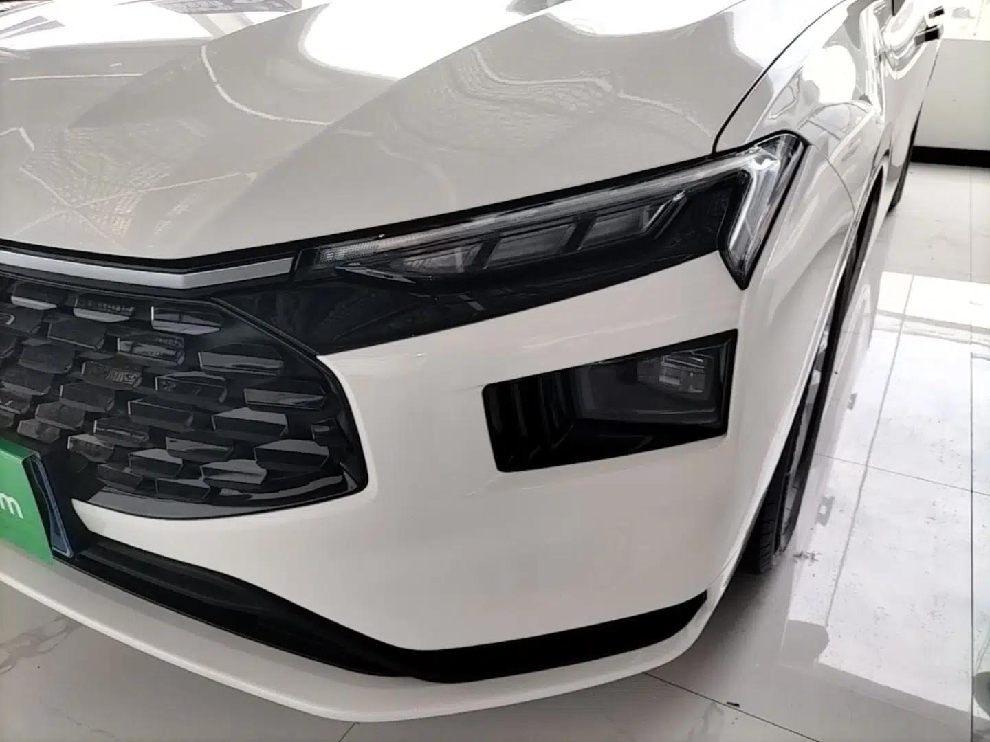 Ford Mondeo 2025 1.5T EcoBoost Comfort Version — миниатюра 8