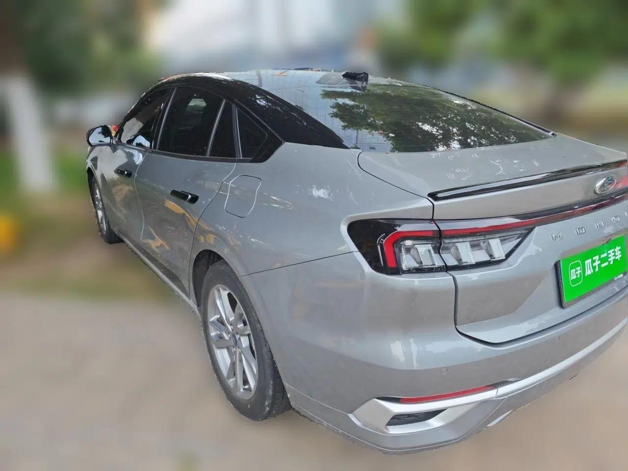Ford Mondeo 2023 EcoBoost 245 Luxury Model — миниатюра 4