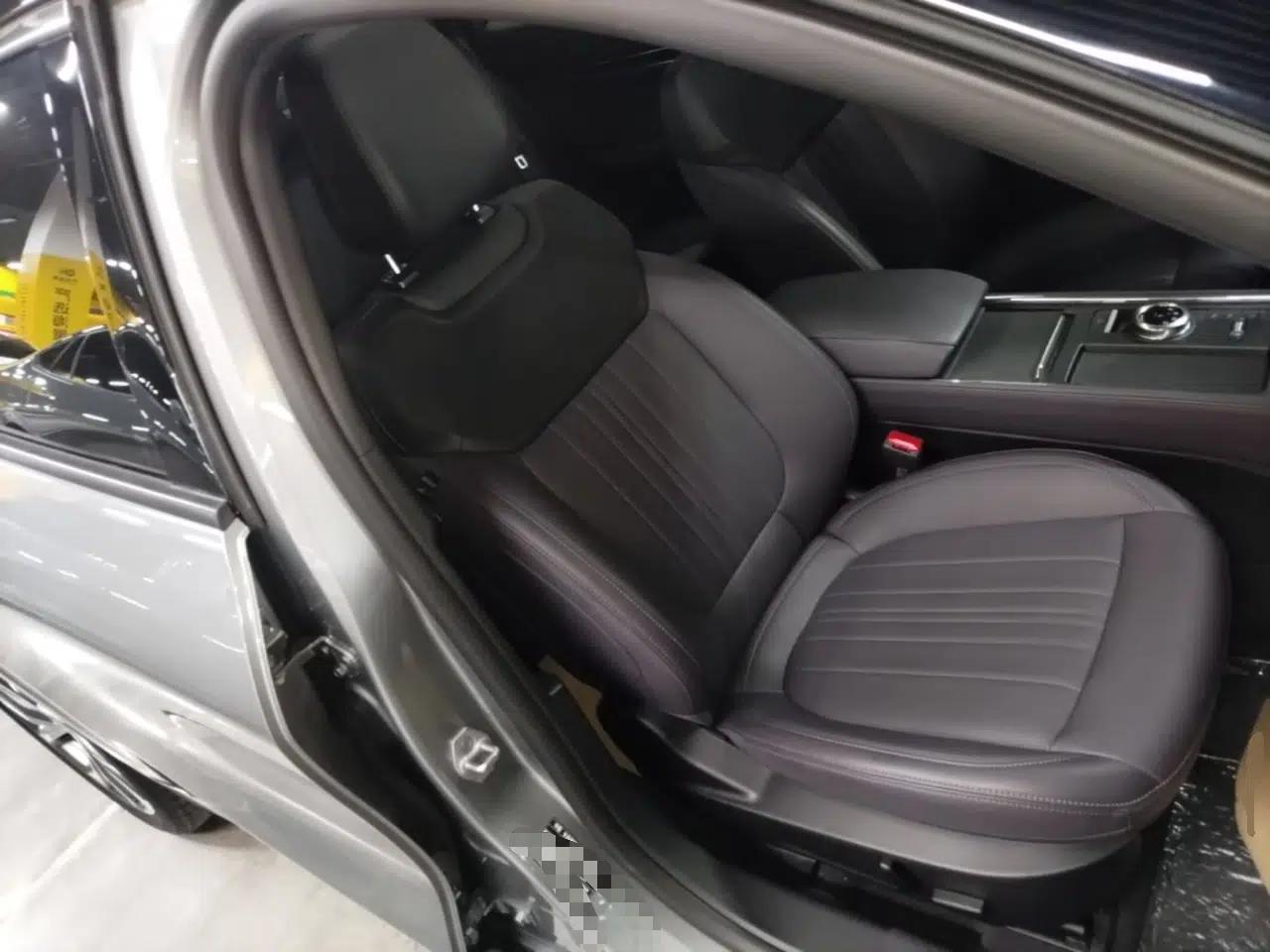 Ford Mondeo 2025 2.0T EcoBoost Ultimate Edition — миниатюра 19