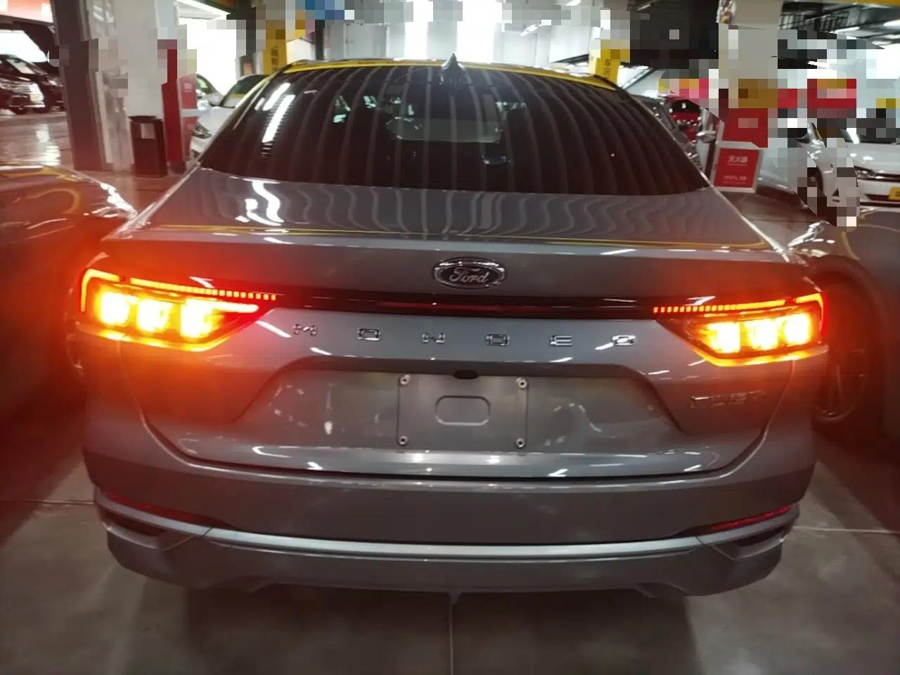 Ford Mondeo 2025 2.0T EcoBoost Ultimate Edition — миниатюра 5