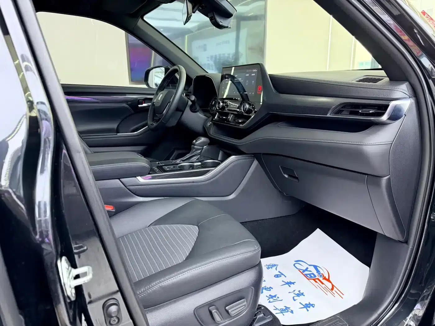 Crown Land Cruiser 2023 2.5L HEV 4WD Premium Edition — миниатюра 6