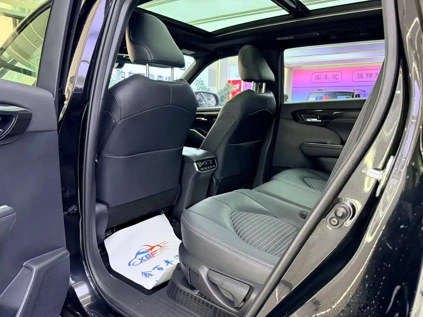 Crown Land Cruiser 2023 2.5L HEV 4WD Premium Edition — миниатюра 7