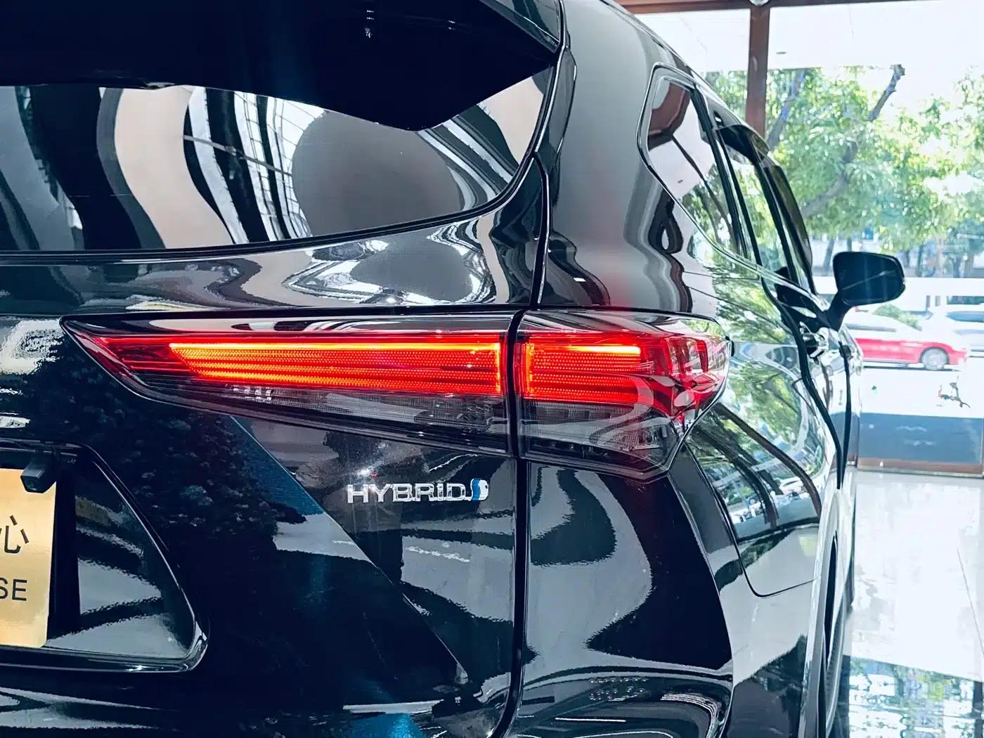 Crown Land Cruiser 2021 2.5L HEV 4WD Premium Edition — миниатюра 12