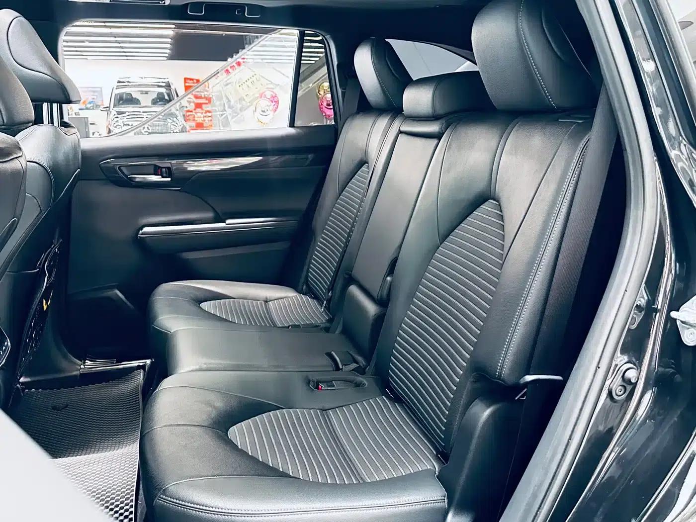 Crown Land Cruiser 2021 2.5L HEV 4WD Premium Edition — миниатюра 16