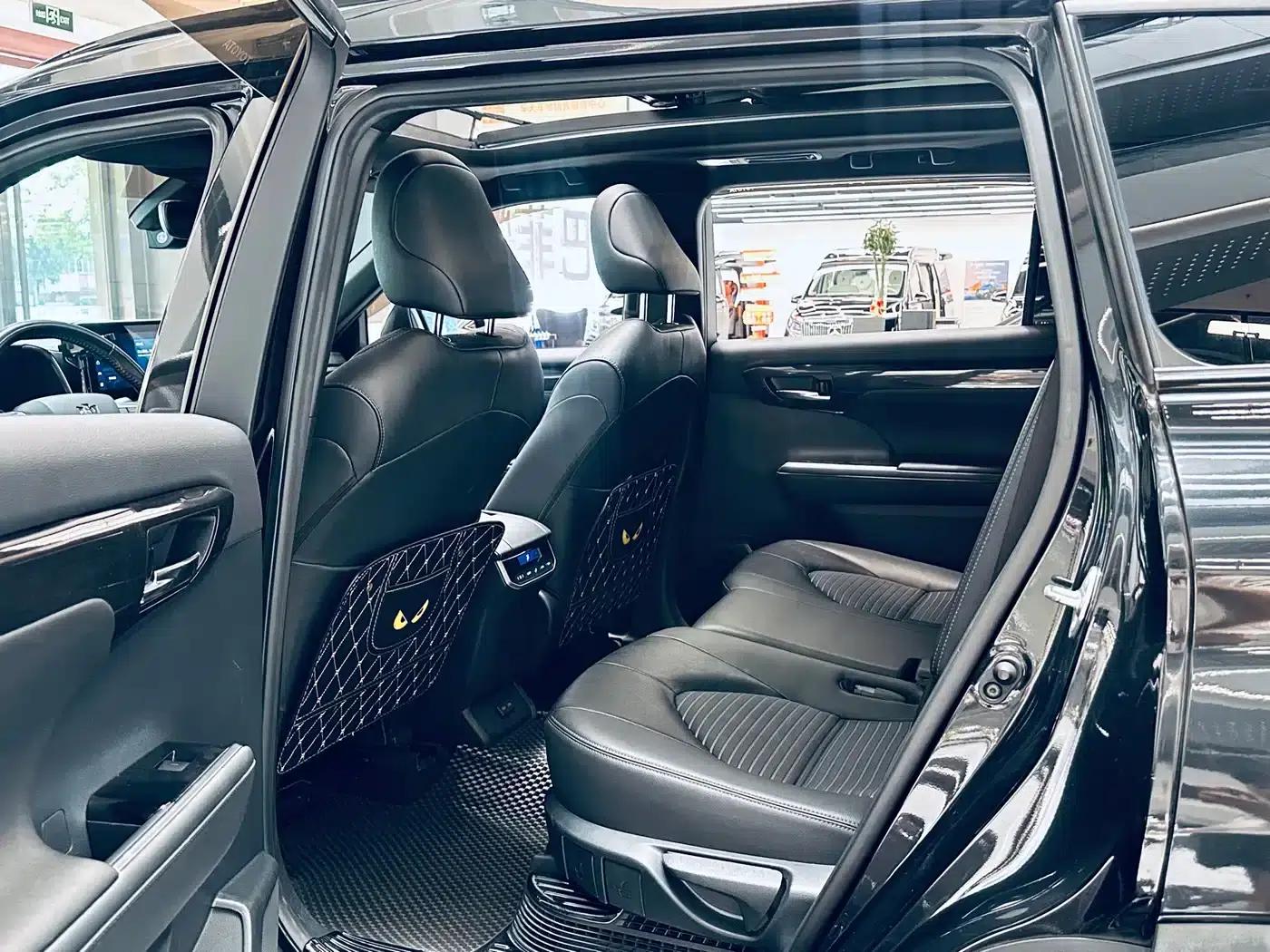 Crown Land Cruiser 2021 2.5L HEV 4WD Premium Edition — миниатюра 17