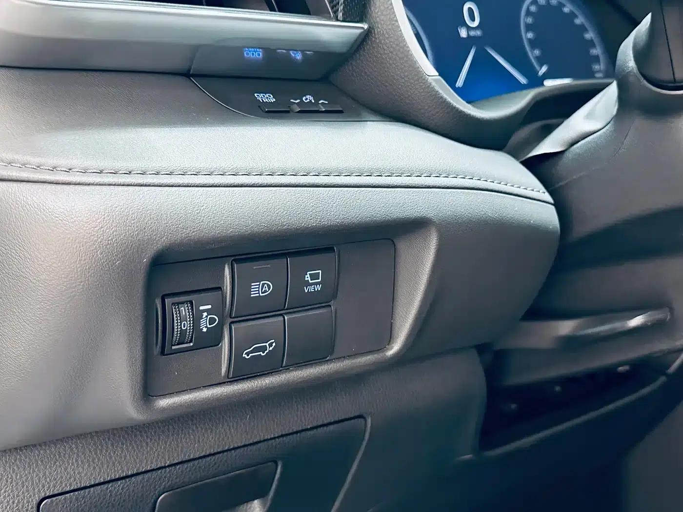 Crown Land Cruiser 2021 2.5L HEV 4WD Premium Edition — миниатюра 20