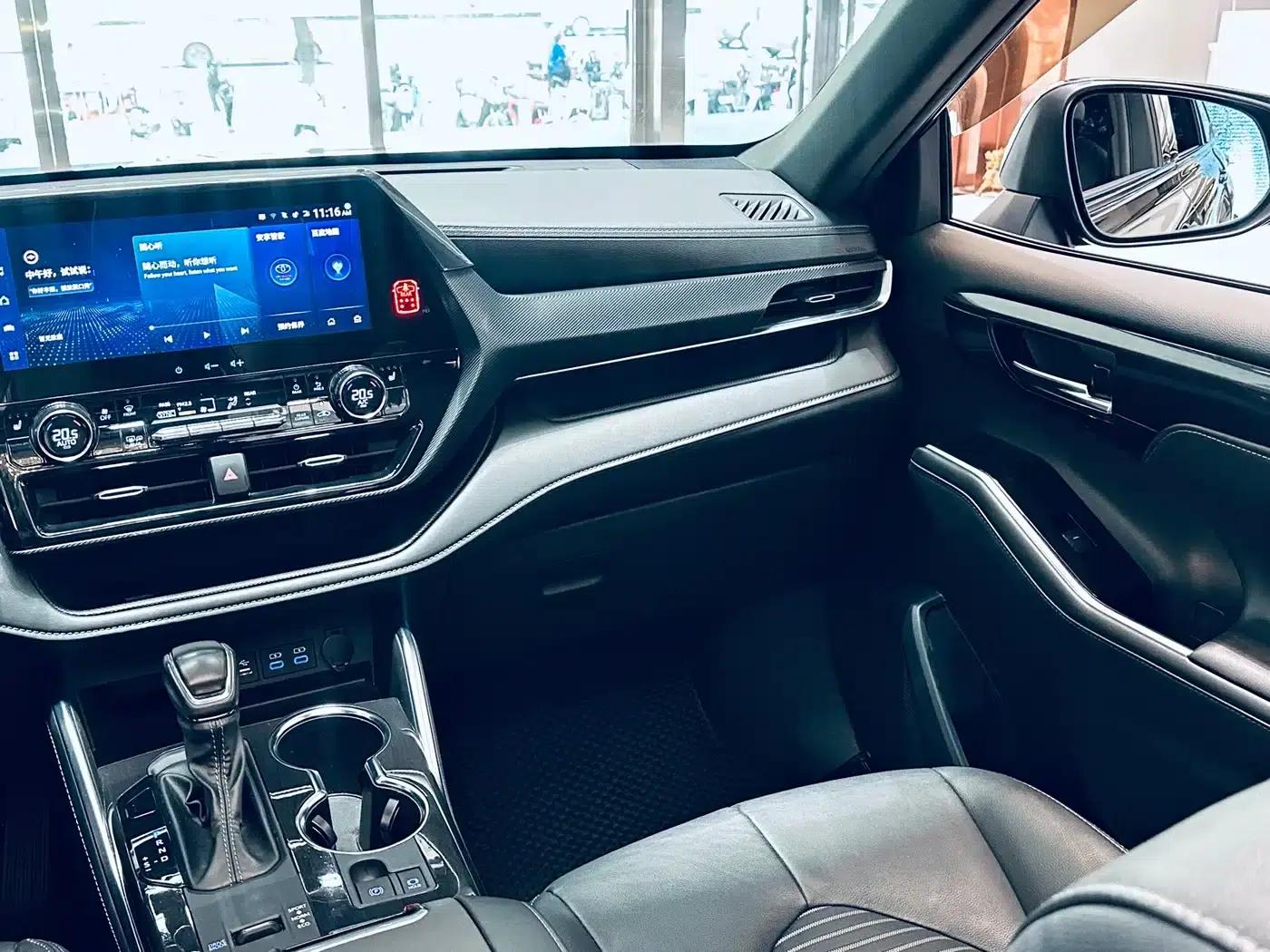 Crown Land Cruiser 2021 2.5L HEV 4WD Premium Edition — миниатюра 21