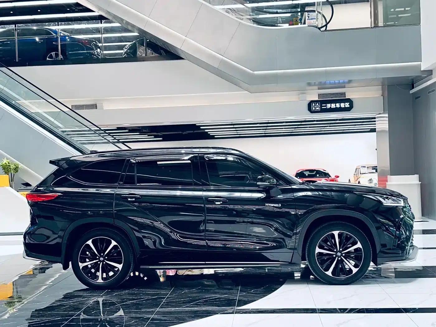 Crown Land Cruiser 2021 2.5L HEV 4WD Premium Edition — миниатюра 5