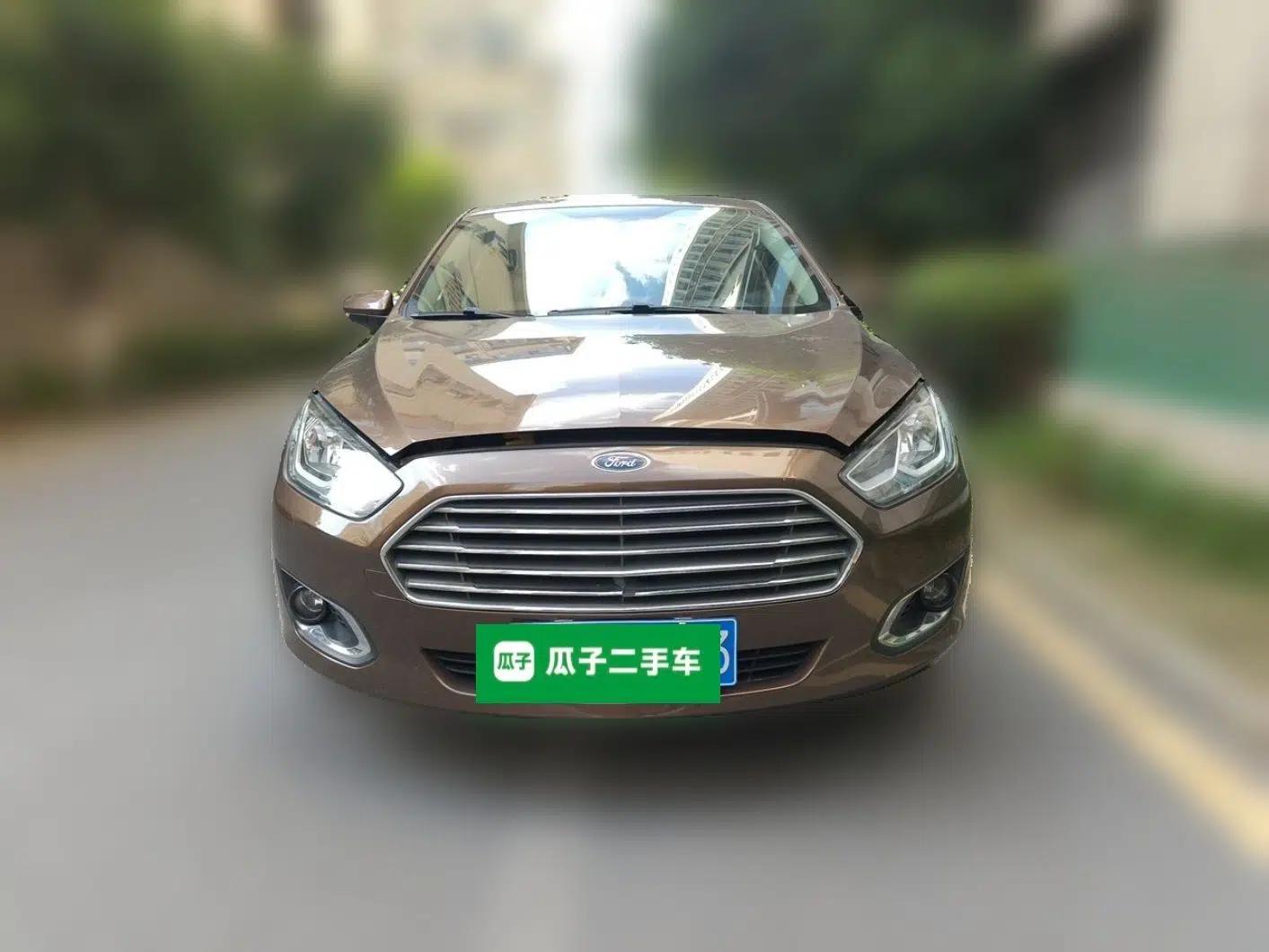 Ford Escort 2015 1.5L Manual Fashion Edition — миниатюра 2