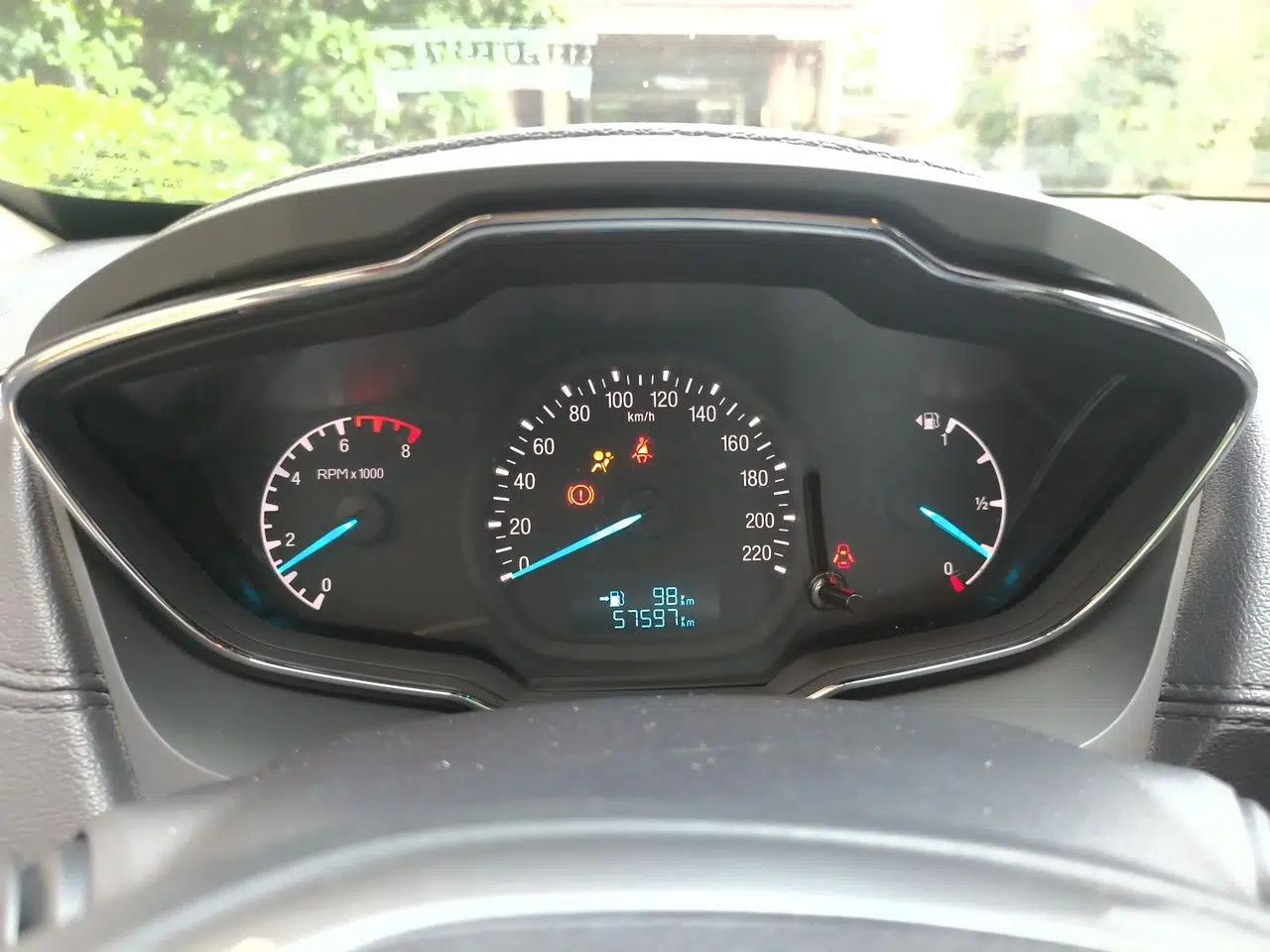 Ford Escort 2015 1.5L Manual Fashion Edition — миниатюра 11