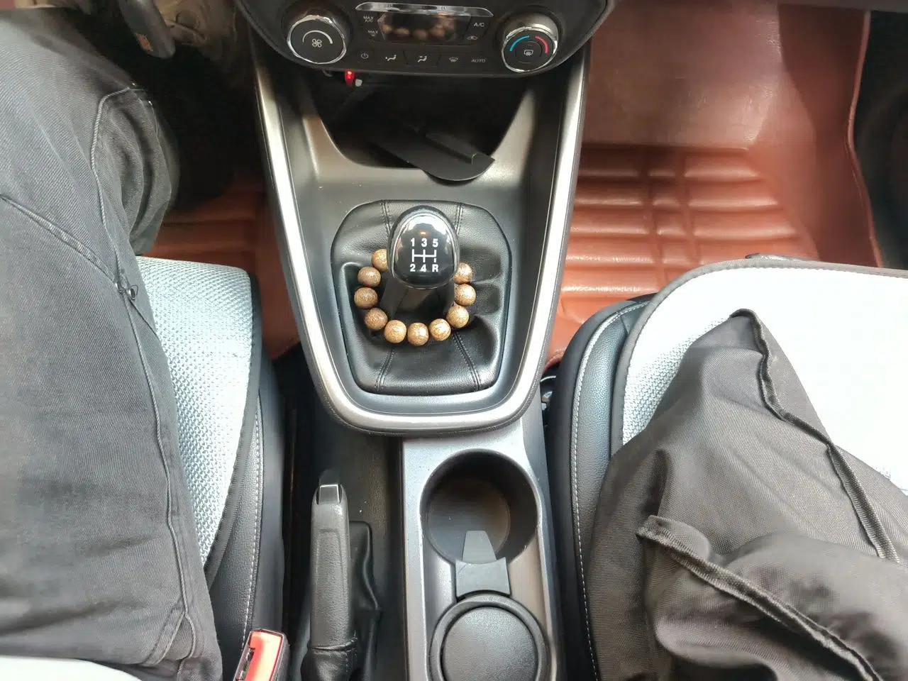 Ford Escort 2015 1.5L Manual Fashion Edition — миниатюра 14