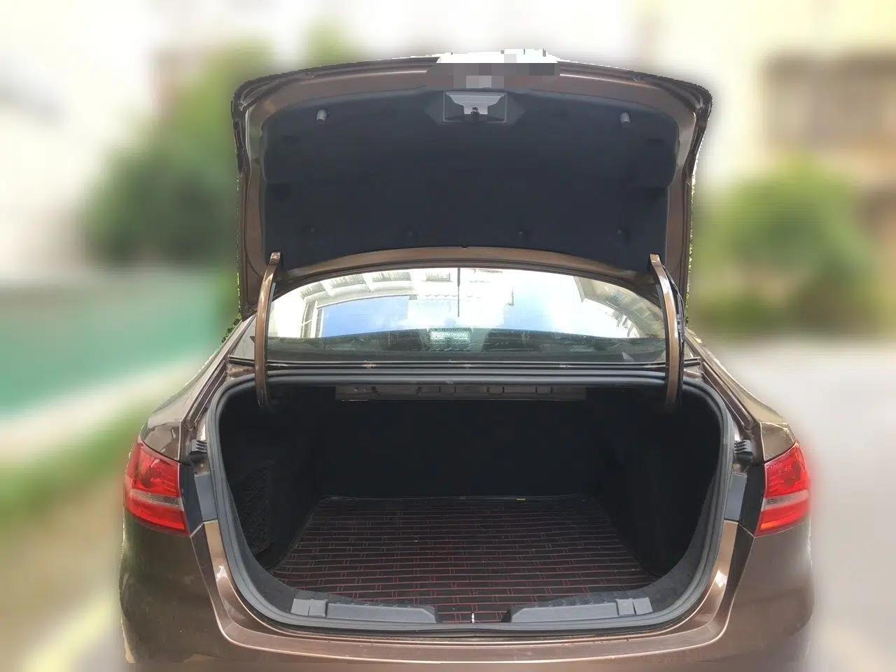 Ford Escort 2015 1.5L Manual Fashion Edition — миниатюра 19