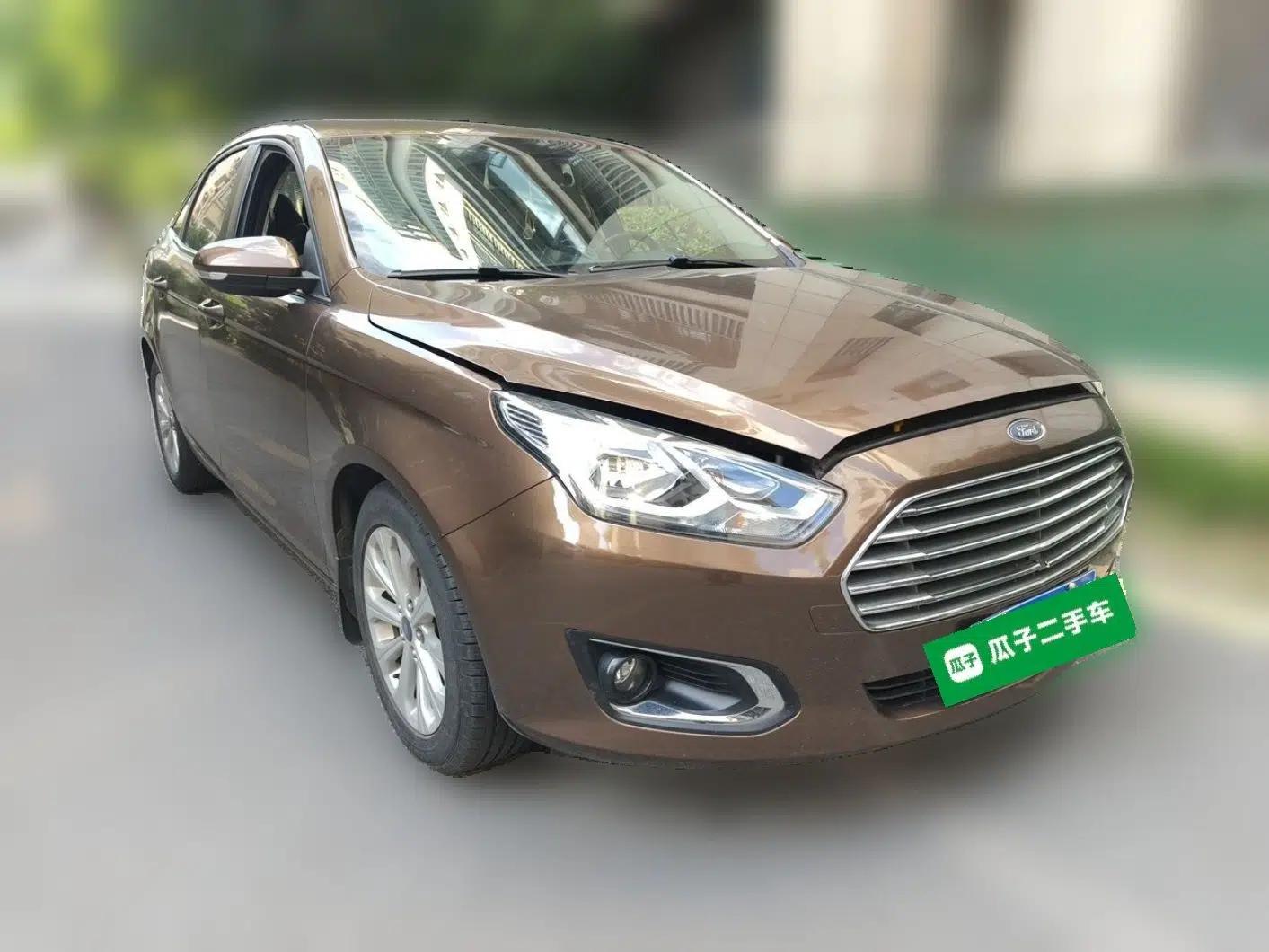 Ford Escort 2015 1.5L Manual Fashion Edition — миниатюра 3