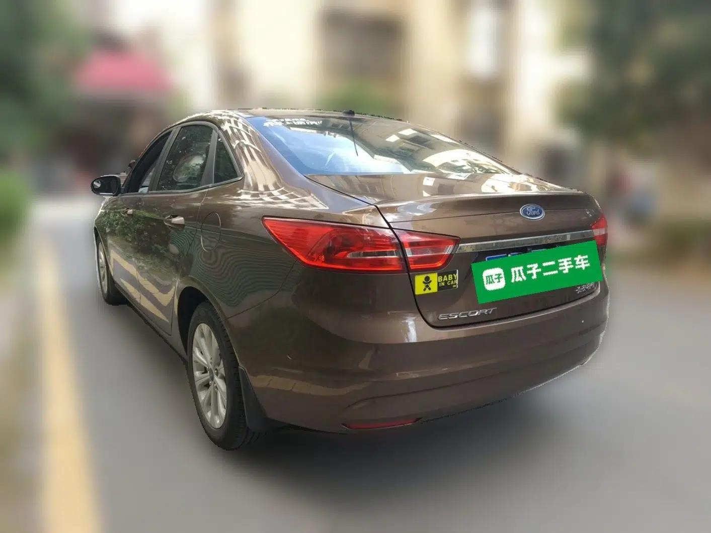 Ford Escort 2015 1.5L Manual Fashion Edition — миниатюра 4
