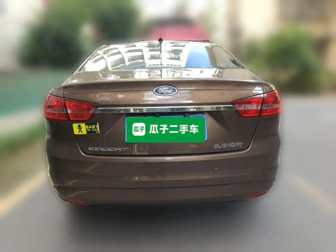 Ford Escort 2015 1.5L Manual Fashion Edition — миниатюра 5