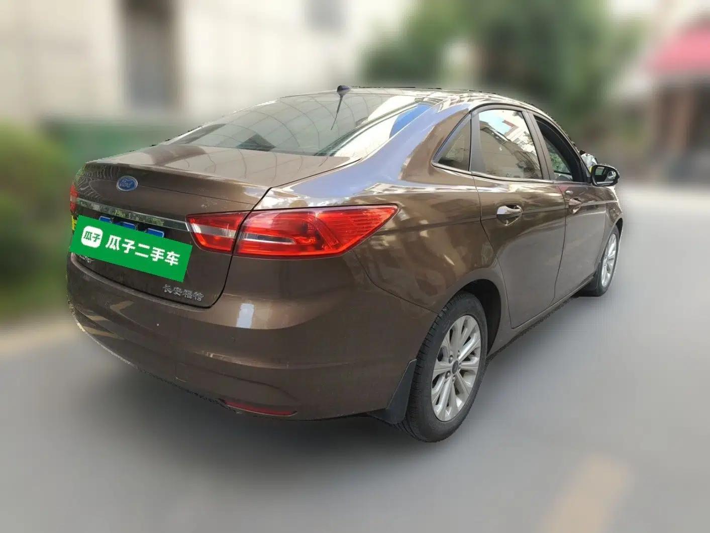 Ford Escort 2015 1.5L Manual Fashion Edition — миниатюра 6